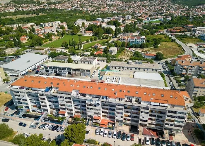 Soft In Next To Split سولين